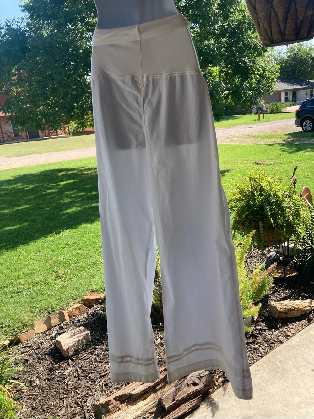 High-Rise White Wide-Leg Cotton Pants. Perfect for summer vacation. - Picture 3 of 13